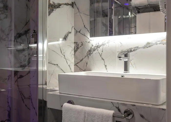 At Luxury Navona 4*